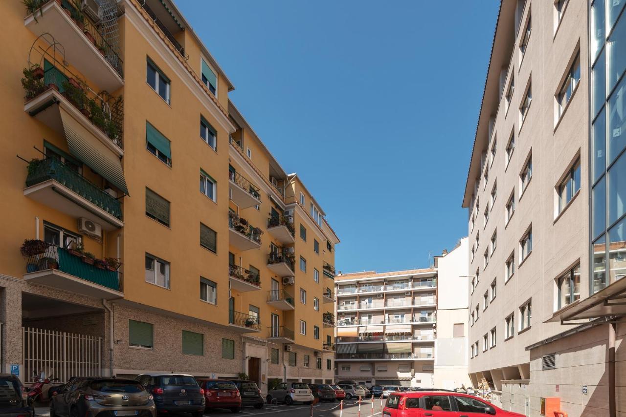 Vaticano & San Pietro Balcony Apartment โรม ภายนอก รูปภาพ